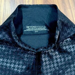 Beyond Yoga Houndstooth High Waisted Midi Legging